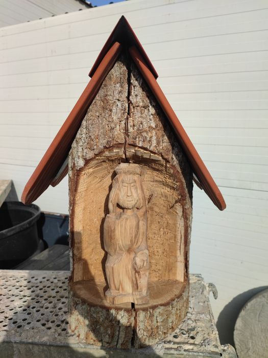 Drewniana kapliczka - ogrodowa, przydomowa
