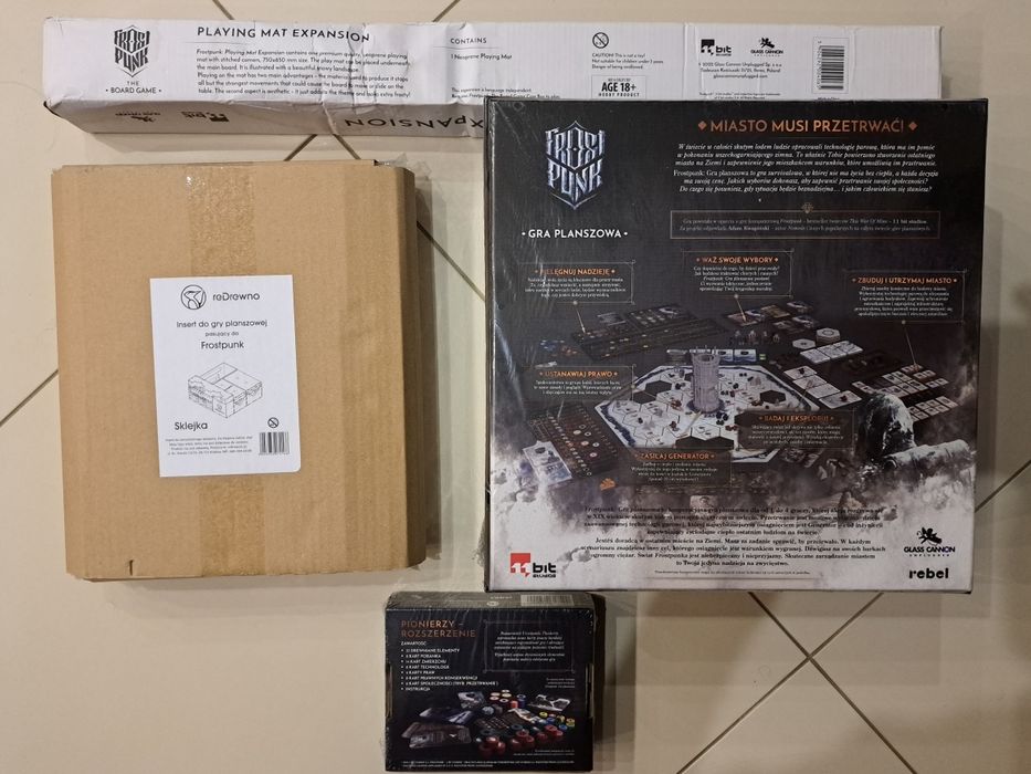 Frostpunk z dodatkiem, matą i insertem ze sklejki