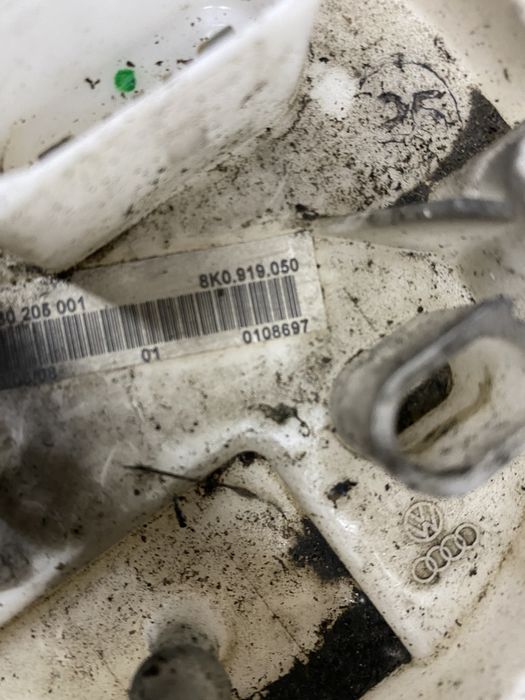 Насос топливный в бак Audi A4 B8 A5 2.0 TDI 8K0919050 L H P