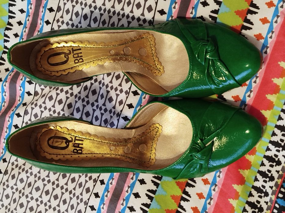 Nowe zielone buty na obcasie Q bat 40