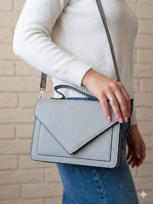 elegancką torebkę marki Sinsay, szarym kolorze.