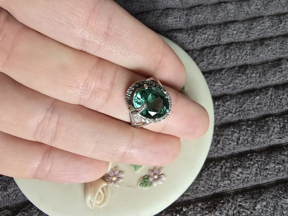 Срібна каблучка в ідеальному стані