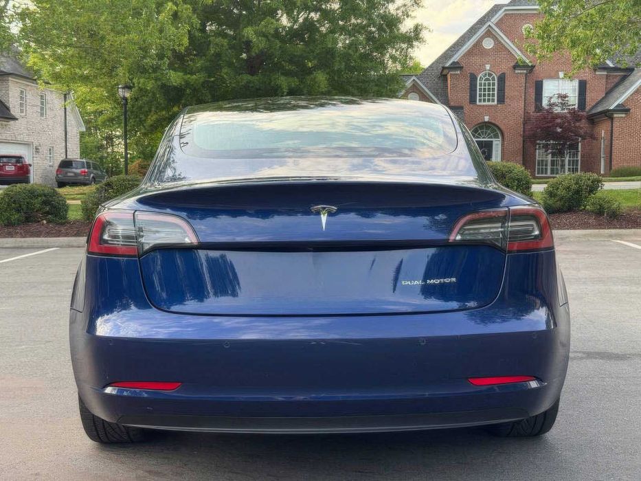 Tesla Model 3 Long Range      2018