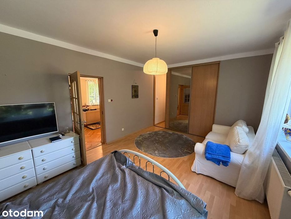 Wolnostojący dom z garażem w spokojnej okolicy z dużą działką 1430m2