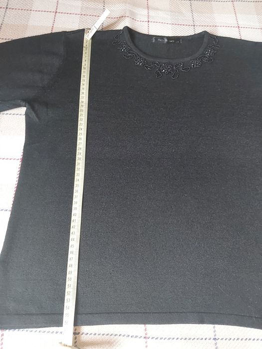 Swetr sweter z ozdobnymi koralikami czarny L/XL