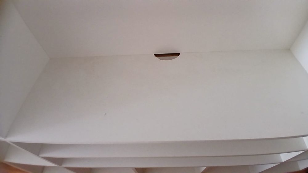 Móvel IKEA para TV com arrumação