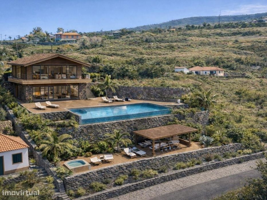 Terreno de 834m2 com elevado potencial de valorização na Ponta do Parg