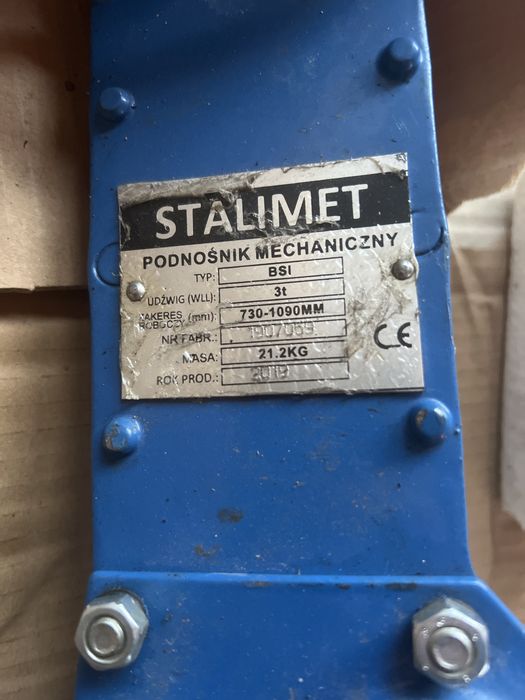 Podnośnik mechaniczny BSI Stalimet na budowe.