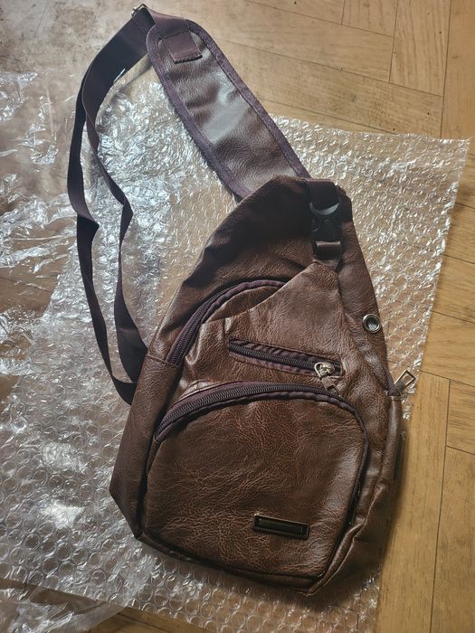 сумка наплечная коричневая с USB  входом
