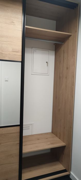 Szafa przesuwna z lustrem