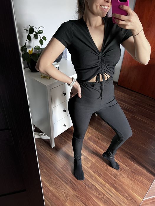 36(S) sexy czarny kombinezon Pretty Little Thing