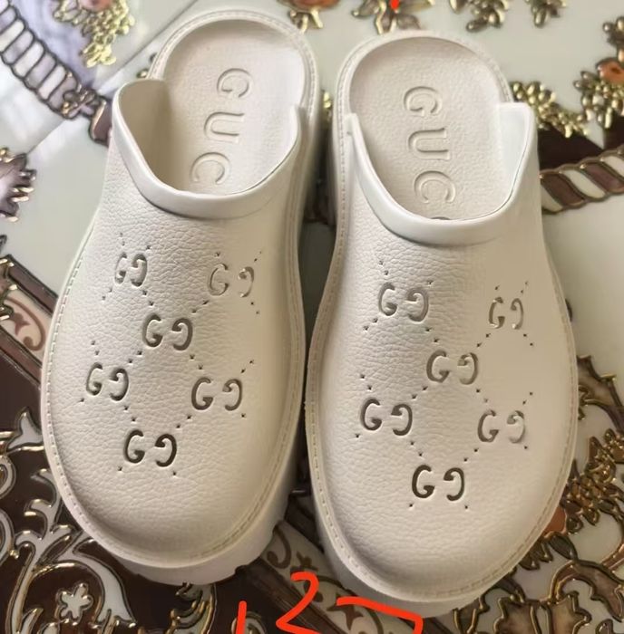 Gucciego Klapki damskie, nowe