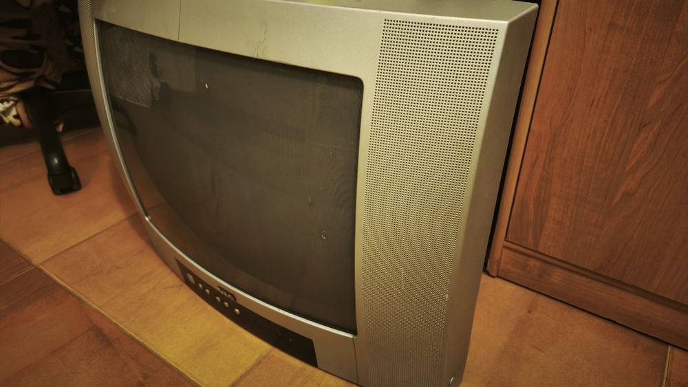 Неробоча техніка та електроніка  одним лотом (монітори, ТВ, інструмент