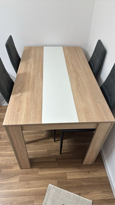 Mesa de jantar e 4 cadeiras