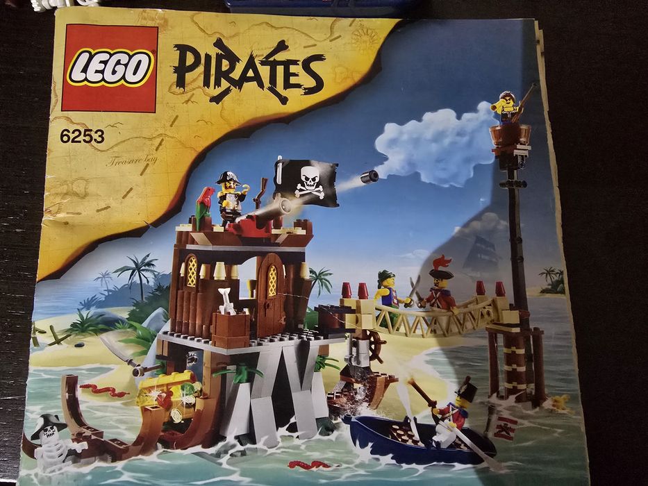 LEGO 6253,Esconderijo no Barco Naufragado Piratas