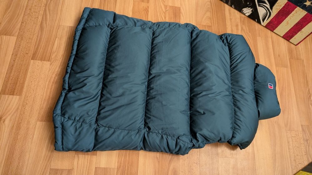 Пухова Жилетка,безрукавка Berghaus розмір л-xl оригінал