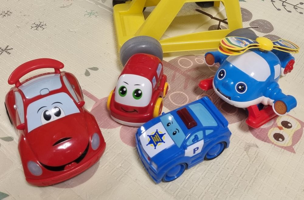 Іграшки автотрек трактор поліцейська літак