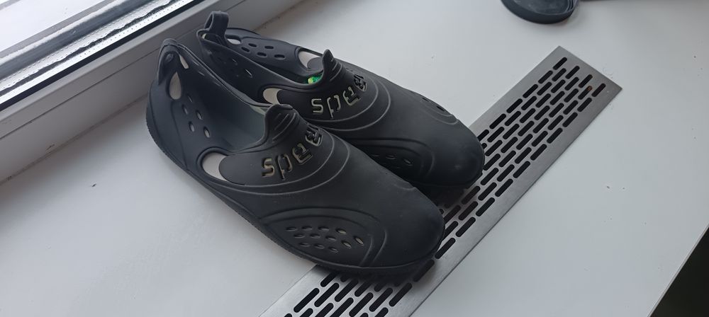 Продам аквашузи протикоралові