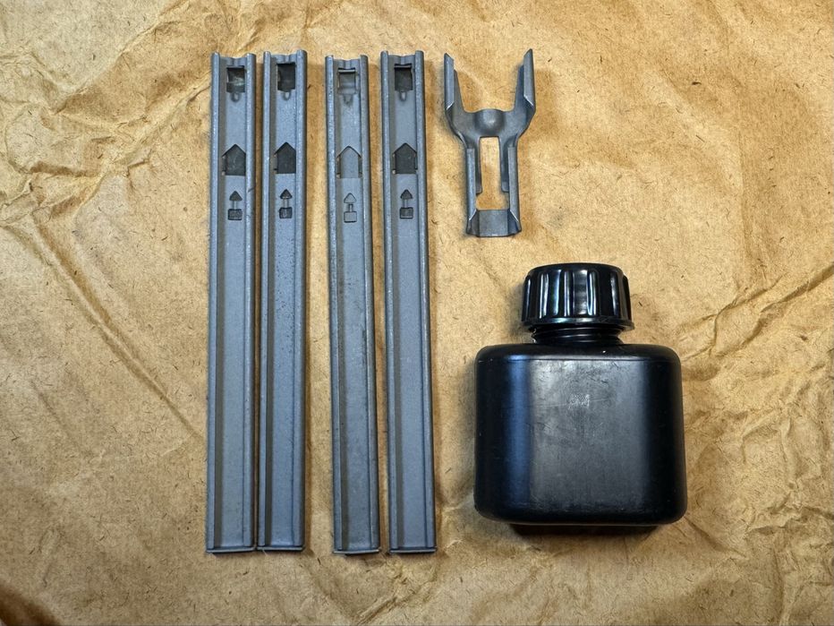 Планки швидкої зарялки магазинів калібру 5.45 + пластикова масльонка