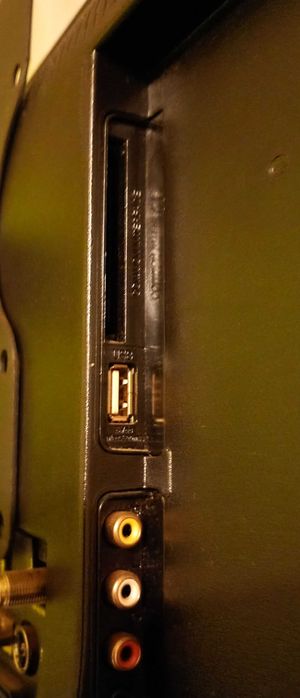 Telewizor JVC 24 cale DVB_T2 + wbudowany DVB S2 SAT TV