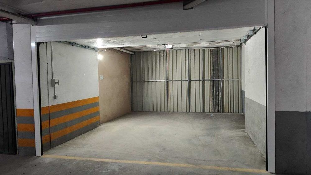 Alugo garagem em Box na Praia da Rocha