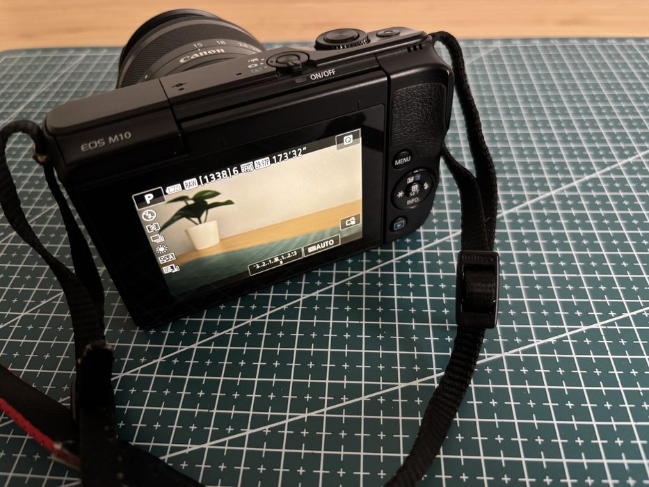 Kit Canon EOS M10 + Lente 15-45mm
