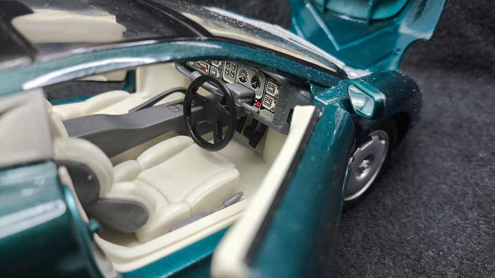 Модель авто 1:18 Jaguar XJ220 green (Maisto made in Thailand)