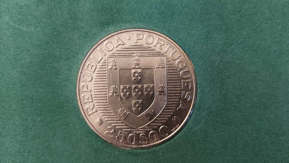 Conferência Mundial das Pescas FAO 1984, moeda 250$00 BNC, em carteira