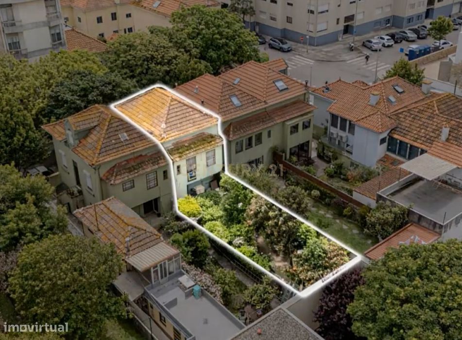 Moradia T4 com jardim a minutos da praia e do centro de Leça da Palmei