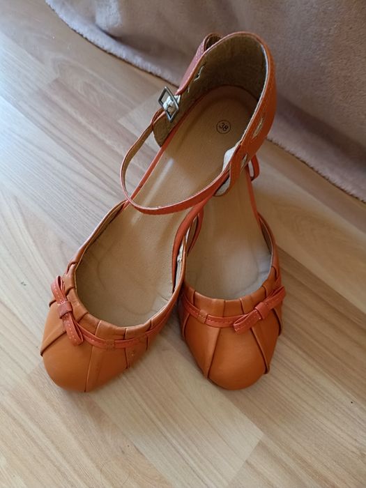 Skórzane buty na obcasie 37 nowe