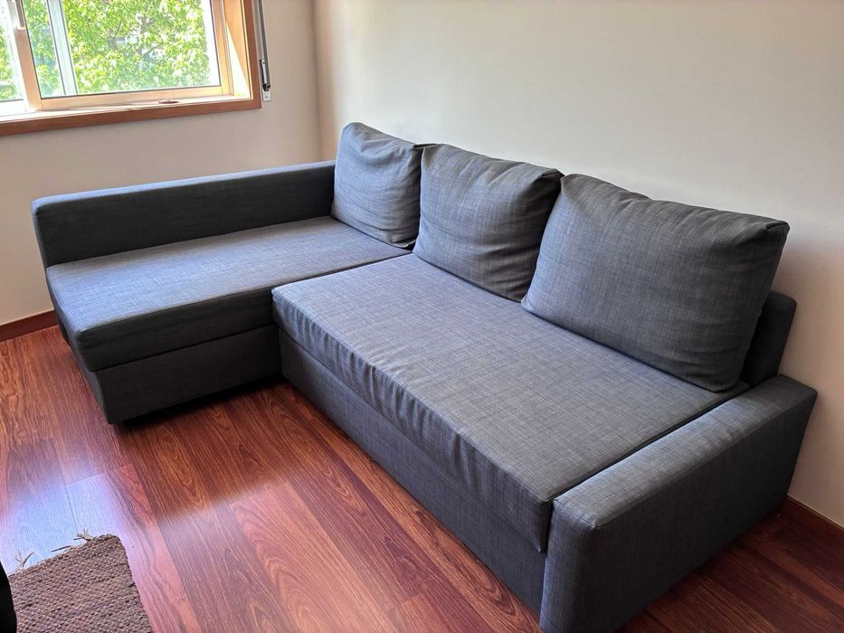 Sofá cama de 3 lugares da Ikea modelo FRIHETEN com arrumação.