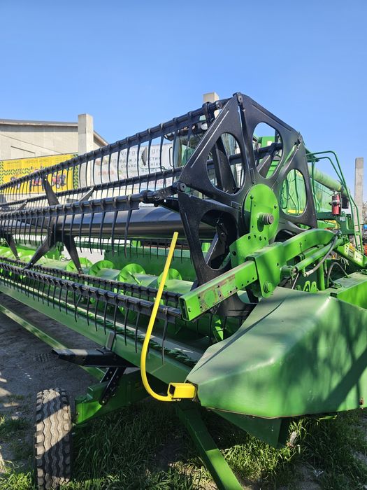 Продам комбаїн Джондир в гарному стані.