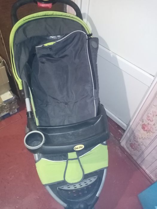 Каляска б/у в хорошем состоянии. 1800 гр