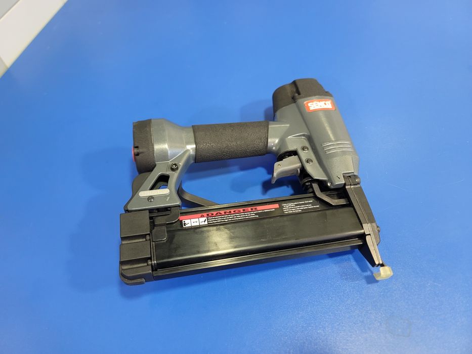 Гвоздезабиватель Штифпистолет Степлер Senco Finish Pro 18 15-50