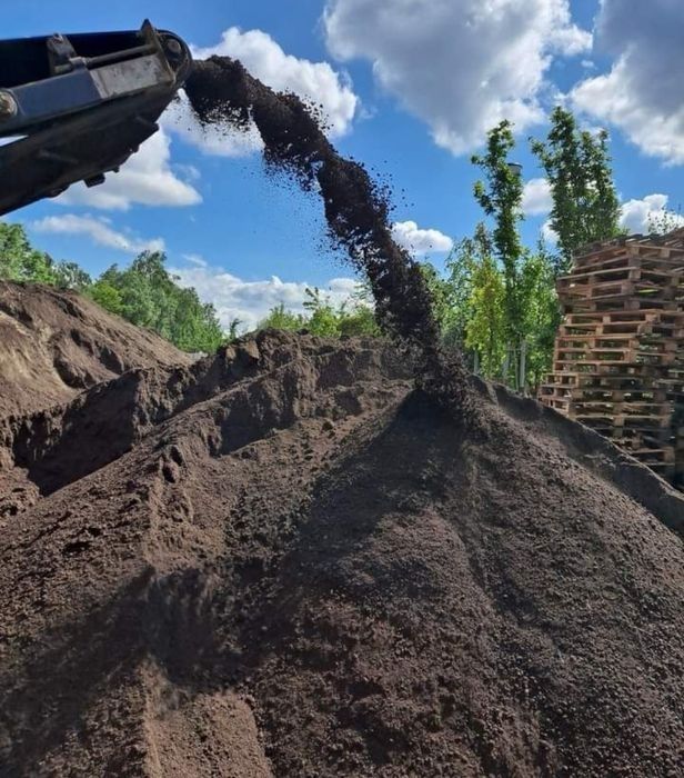 Czarnoziem świeżo przesiany (ziemia ogrodowa)