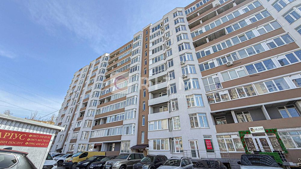 Продам трьох кімнатну квартиру а саме кухня студія і 2 окремі спальні
