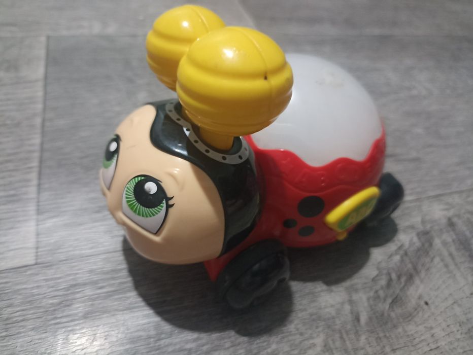 Іграшки мають рухливі елементи , інерція