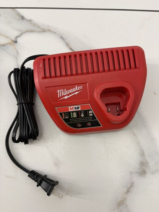 Grzechotka milwaukee m12 wraz z ładowarką