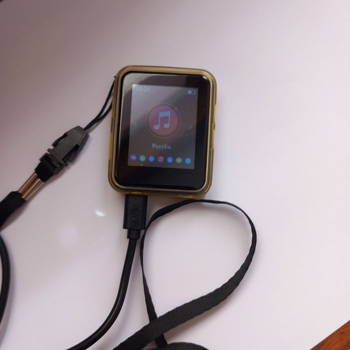 Odwarzacz mp3 , radio , e book "Geekera"