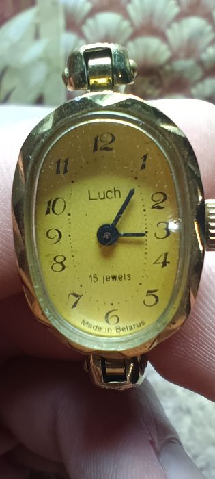 Продам антикварний годиник