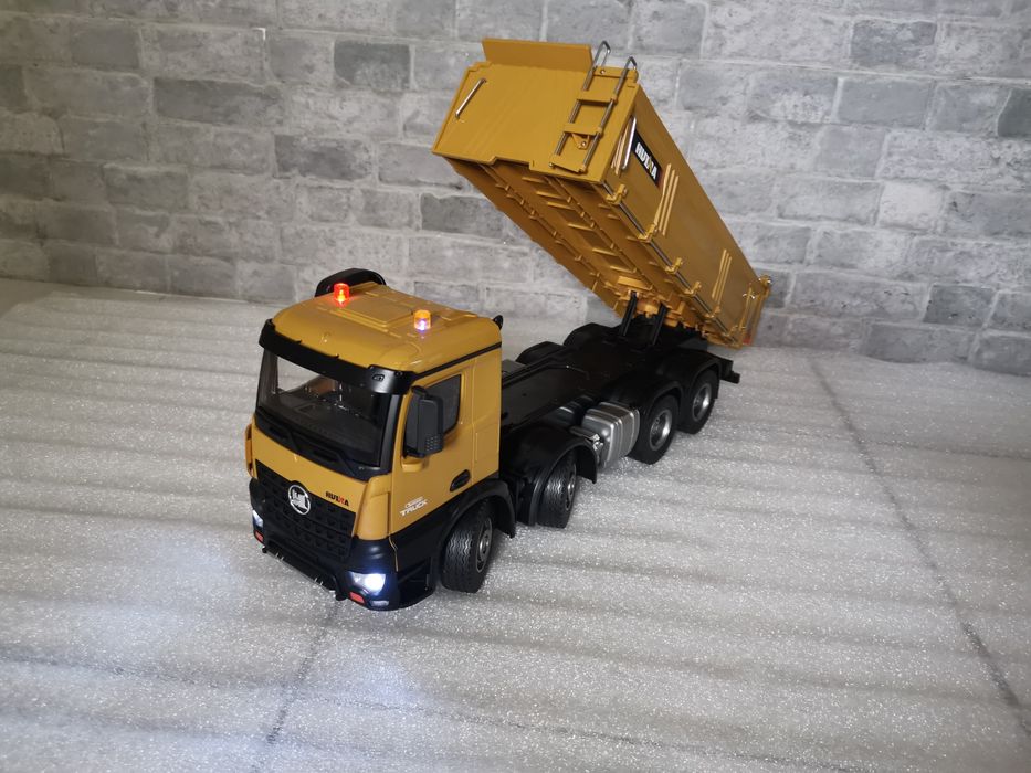 Camião RC basculante 8x4 Huina 1536 4 eixos 12 canais 2,4Ghz