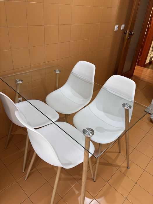 Mesa de jantar de vidro