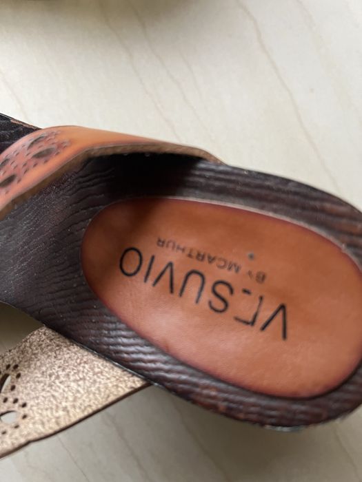 Klapki skora 38 braz koturna