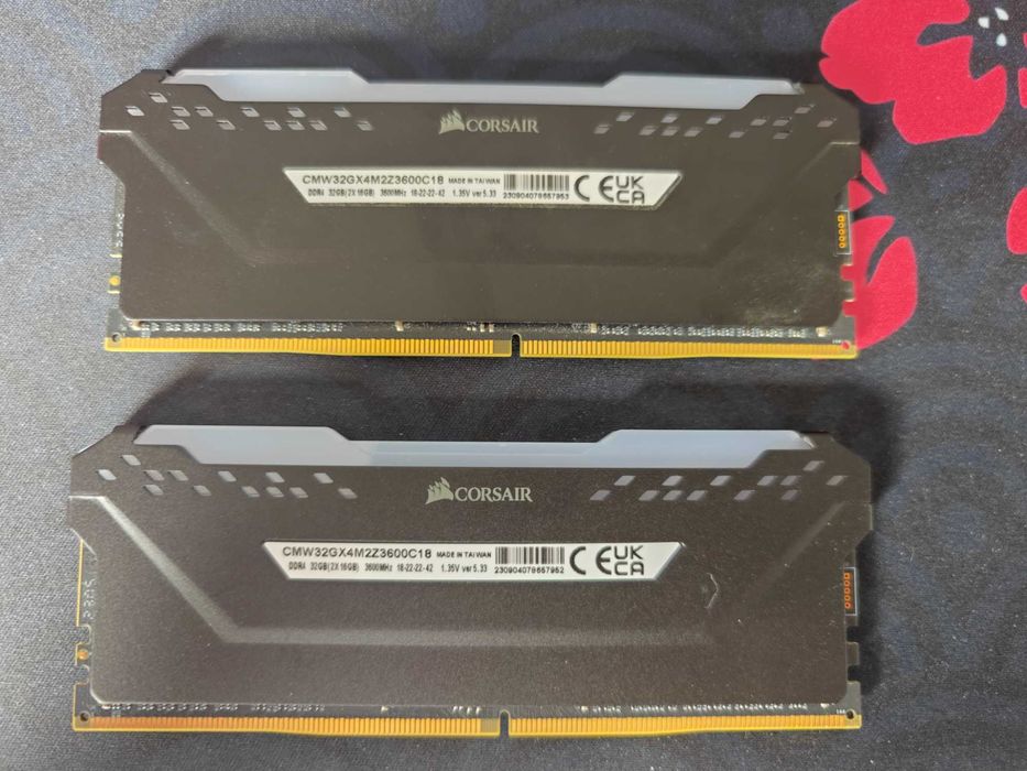 Memória RAM Corsair 32GB Vengeance RGB Pro SL DDR4 3600 2x16GB CL18