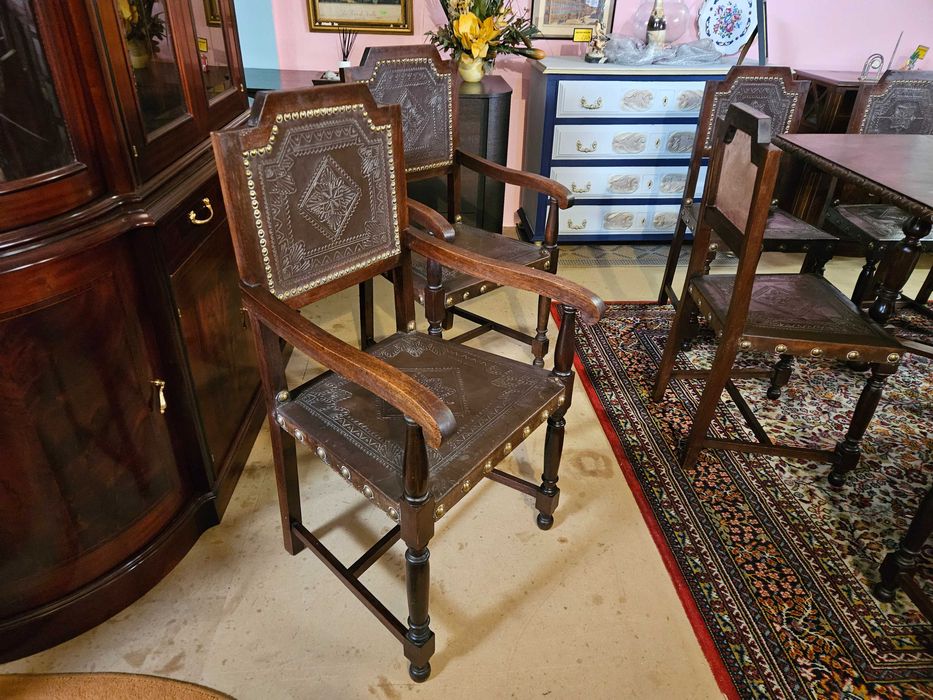 Cadeirões antigos em madeira e couro - Valor unitário -