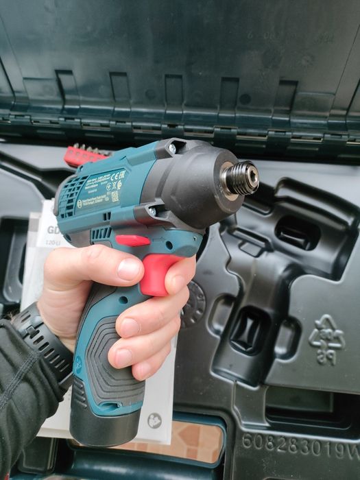 Гайковерт Bosch GDR 120-Li + акумулятор  +кейс