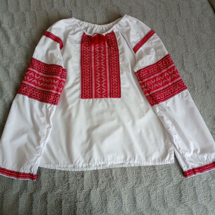 Вишита сорочка (машинна вишивка).