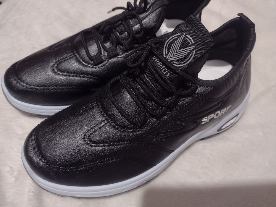 40р./25,8 см Кросівки чоловічі, водонепронекні.