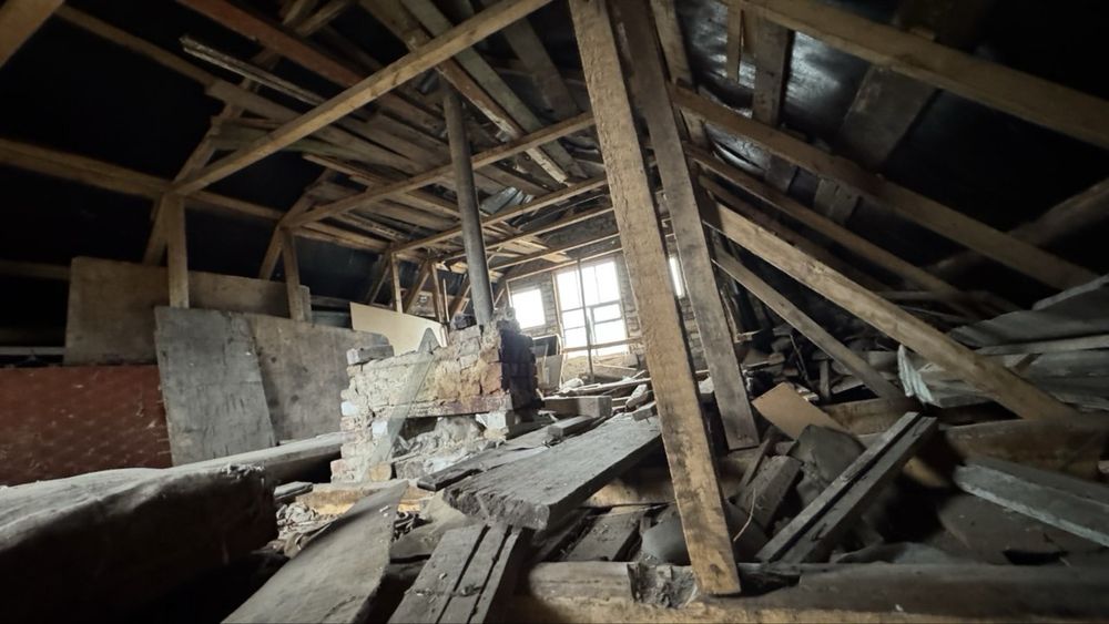 Дачна ділянка з будинком