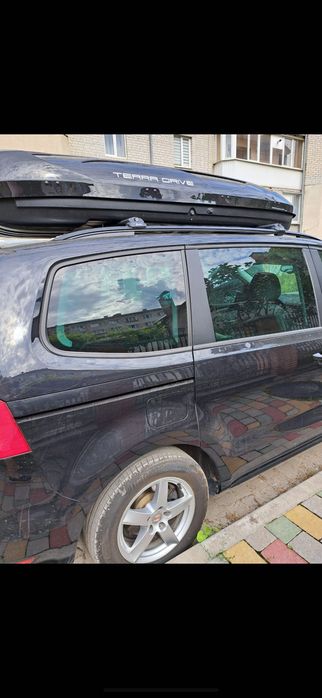 Seat Alhambra  мінівен